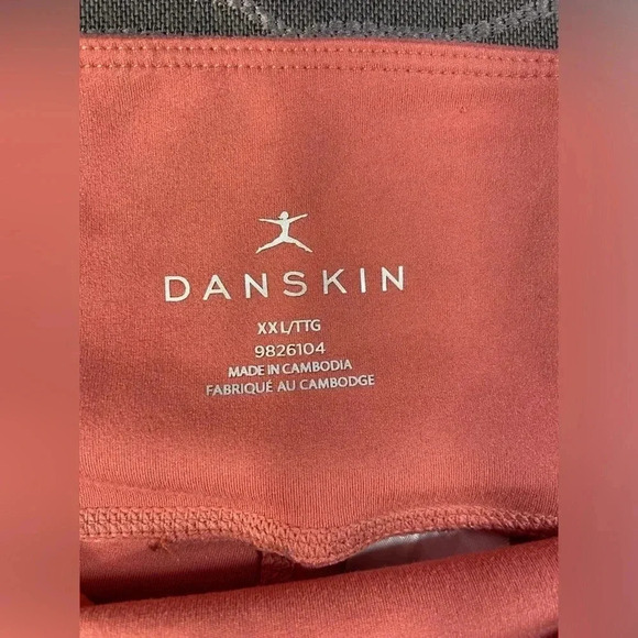 Danskin- Women's Reflective Capri Legging- High-Rise- Wide Waistband. - Picture 2 of 9